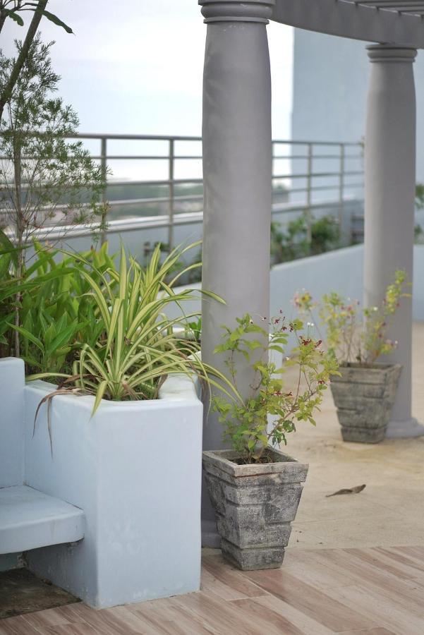 Quince Studio W/ Balcony Orochi Staycation Ph At Loop Tower Cdo Cagayán de Oro Extérieur photo